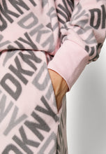 Cargar imagen en el visor de la galería, Pijama Rosa DKNY cerrado