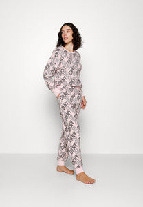 Pijama Rosa DKNY cerrado