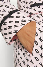 Cargar imagen en el visor de la galería, Pijama Rosa DKNY abierto