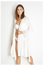 Cargar imagen en el visor de la galería, Conjunto de bata y camisón en modal LUDOVICA