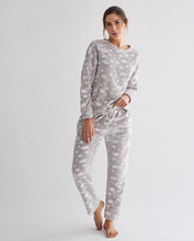 Cargar imagen en el visor de la galería, Pijama abrigado de coralina color gris